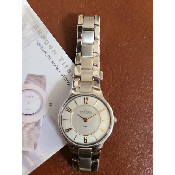 Skagen  Women\'s  Stainless Steel Link Watch Needs Battery main image 5